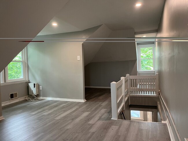 409 Newton Ave, Unit 2 in Oaklyn, NJ - Foto de edificio - Building Photo