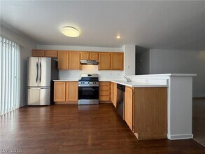 7901 Odysseus Ave in Las Vegas, NV - Building Photo - Building Photo