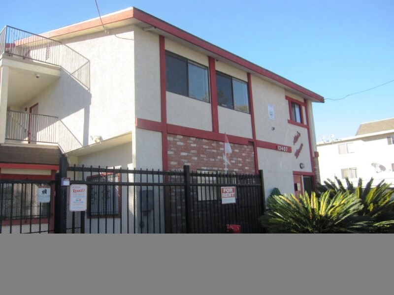 13407 Kornblum Ave. in Hawthorne, CA - Foto de edificio