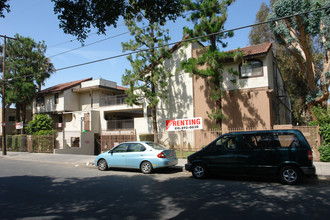 Orion Apartments in North Hills, CA - Foto de edificio - Building Photo