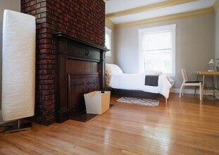 27 Barton St in Waltham, MA - Building Photo - Building Photo