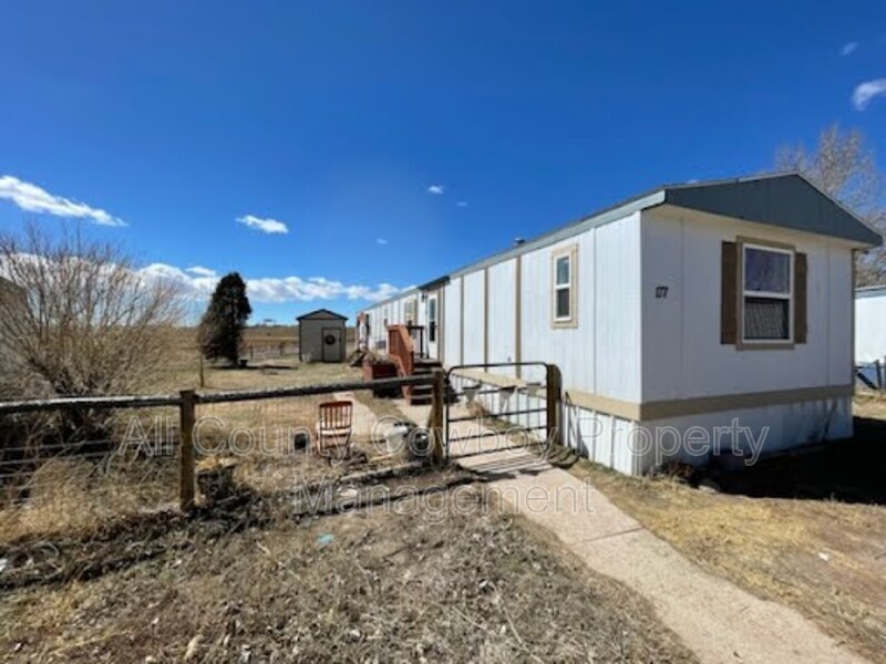 954 N McCue St in Laramie, WY - Building Photo