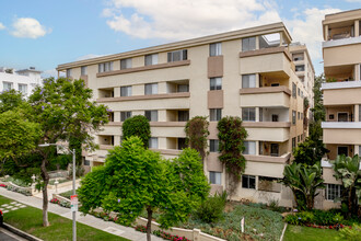 Palm Beverly Apartments in Beverly Hills, CA - Building Photo - Primary Photo