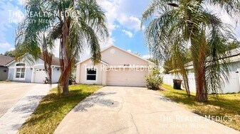 8125 Golden Chickasaw Cir in Orlando, FL - Building Photo