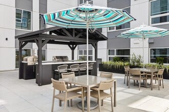 Edmonds Village Senior Living in Edmonds, WA - Building Photo - Building Photo