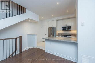 55 Lunar Cres in Mississauga, ON - Building Photo - Building Photo