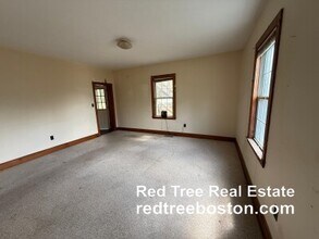 1143 Beacon St, Unit 1 in Newton, MA - Foto de edificio - Building Photo