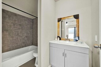 1917 Sadler St in Houston, TX - Building Photo - Building Photo