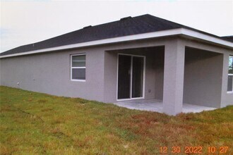 7172 Twisting Pines Lp in Zephyrhills, FL - Building Photo - Building Photo