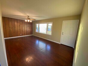 104 Stewart Dr in Smyrna, TN - Foto de edificio - Building Photo