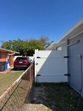 8204 Dahlia Ave in Tampa, FL - Building Photo - Building Photo