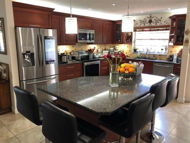 9093 Pine Springs Dr in Boca Raton, FL - Building Photo - Building Photo