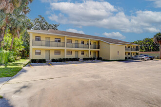 Parrott's Landing Apartments in Okeechobee, FL - Foto de edificio - Building Photo