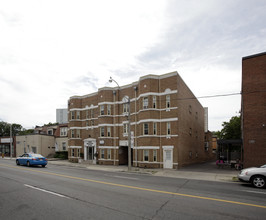 Upper Broadview Suites in Toronto, ON - Building Photo - Building Photo