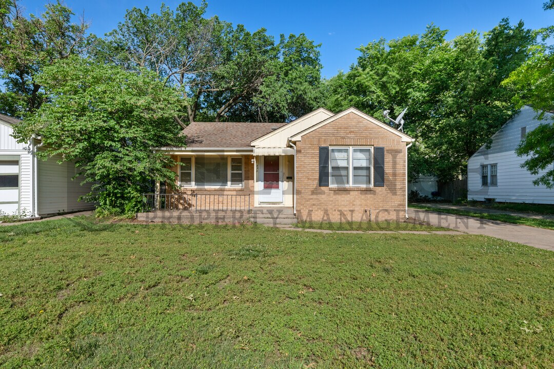 853 N Terrace Dr in Wichita, KS - Building Photo