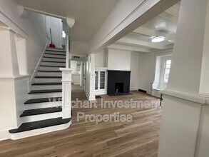 201 S Blackhoof St in Wapakoneta, OH - Building Photo - Building Photo