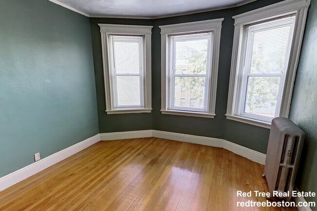 111 Park Dr in Boston, MA - Building Photo - Building Photo