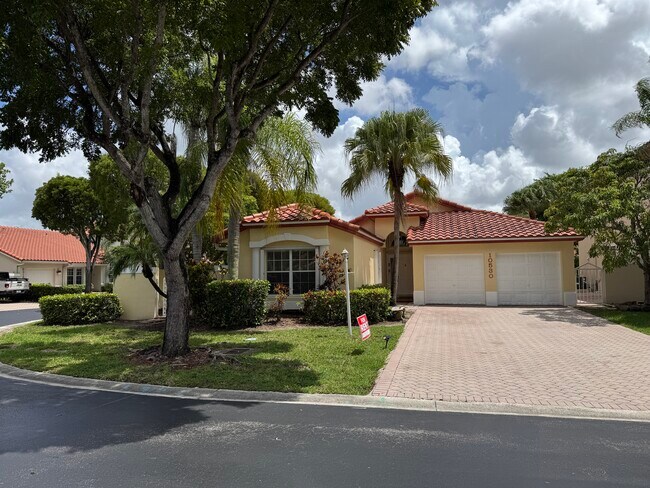 10530 NW 52nd Terrace in Doral, FL - Building Photo - Building Photo