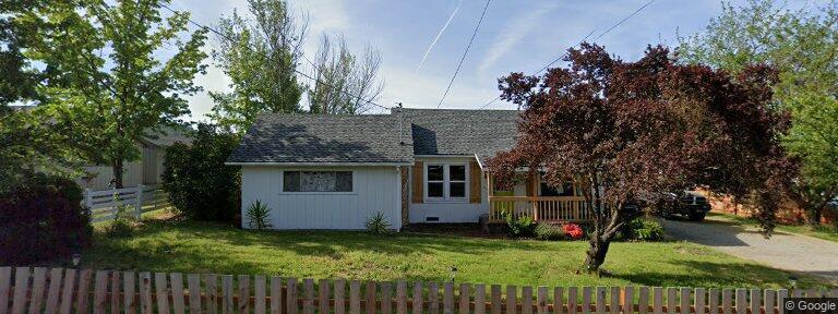 3232 Lone Pine Rd in Medford, OR - Building Photo