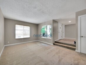 12211 NE 147th Pl in Kirkland, WA - Foto de edificio - Building Photo