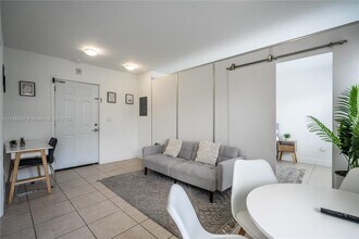 6971 Carlyle Ave in Miami Beach, FL - Building Photo - Building Photo