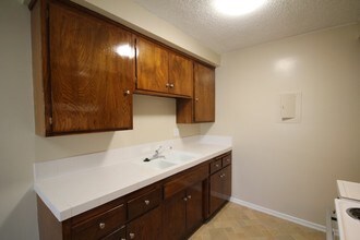 808 Santa Barbara St, Unit 9 in Pasadena, CA - Building Photo - Building Photo
