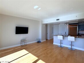 322 Karen Ave in Las Vegas, NV - Building Photo - Building Photo