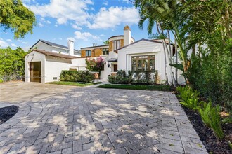2153 N Bay Rd in Miami Beach, FL - Building Photo - Building Photo