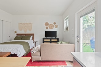 5764 NE Garfield Ave. in Portland, OR - Foto de edificio - Building Photo