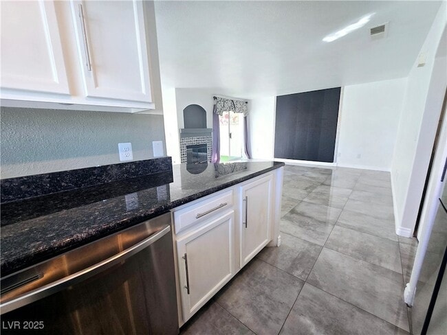 4316 W Lake Mead Blvd, Unit 202 in Las Vegas, NV - Building Photo - Building Photo