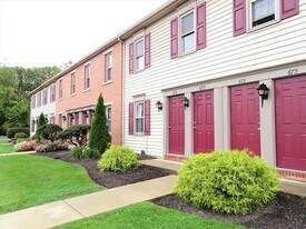 677 Brunnerville Rd in Lititz, PA - Building Photo