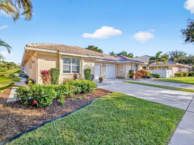 233 W Coral Trace Cir in Delray Beach, FL - Building Photo - Building Photo