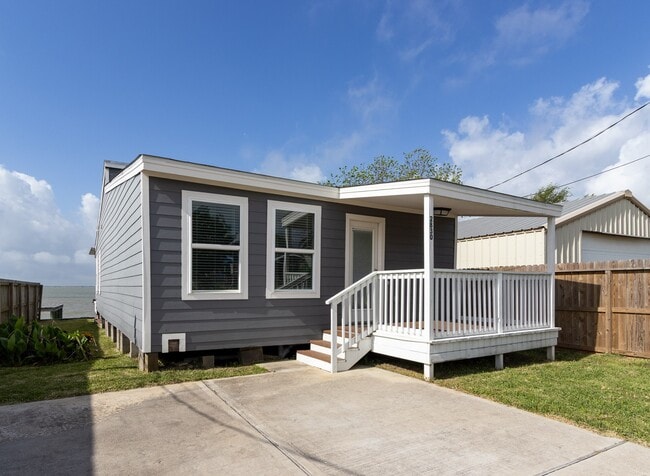 property at 2830 Bay Oaks Harbor Dr