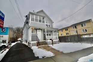 994 Campbell Ave in West Haven, CT - Building Photo