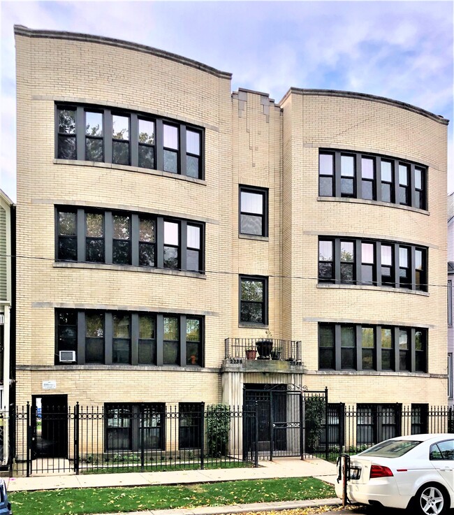 2238 N Sawyer Ave, Unit 2 in Chicago, IL - Foto de edificio - Building Photo