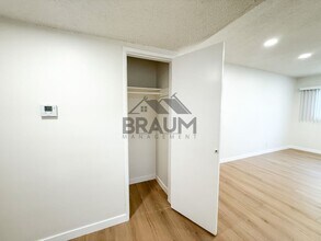 5252 Hermitage Ave in Los Angeles, CA - Building Photo - Building Photo