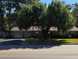 1102 Blueridge Pky in Longview, TX - Building Photo
