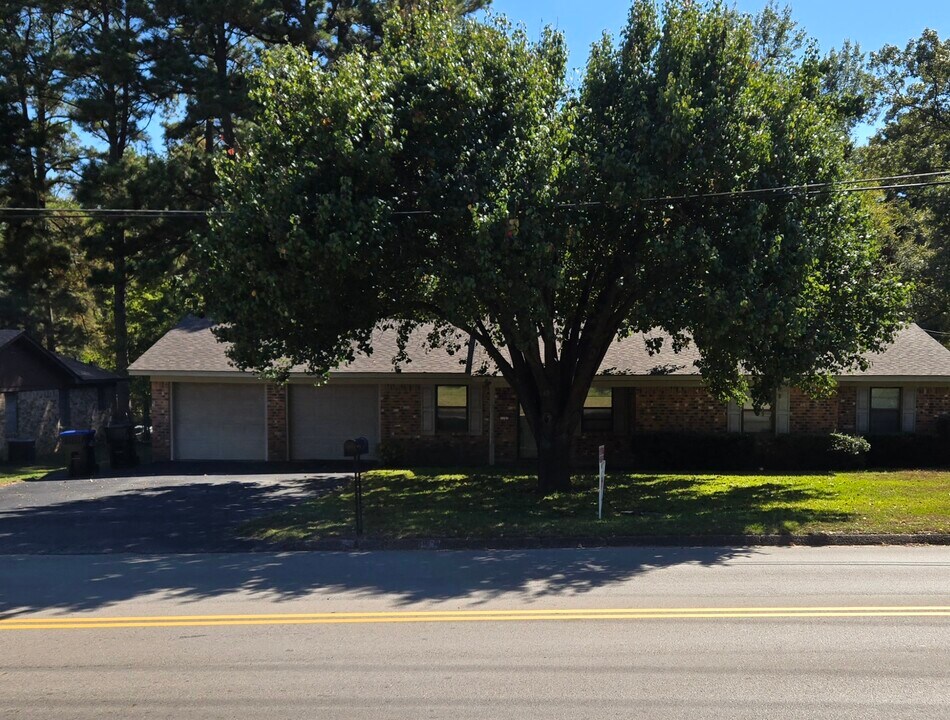 1102 Blueridge Pky in Longview, TX - Building Photo