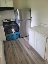 404 Madeline Dr in Goose Creek, SC - Foto de edificio - Building Photo