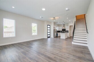 4916 Sunbeam St in Houston, TX - Building Photo - Building Photo