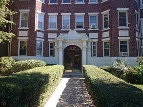 1840 Commonwealth Ave in Boston, MA - Building Photo - Building Photo