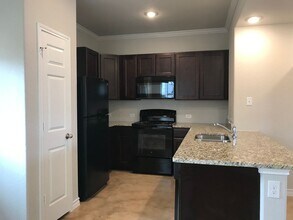 9918 Hazy Bend in San Antonio, TX - Building Photo - Building Photo