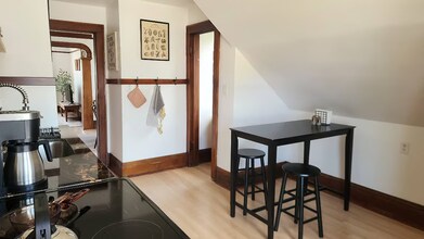 1337 S 56th St, Unit Upper in West Milwaukee, WI - Building Photo - Building Photo