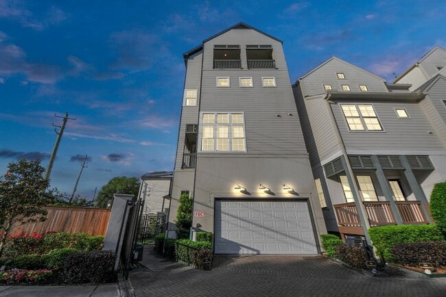 property at 4005 Woodshire Vlg Ests