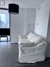 11 Wellesley St W in Toronto, ON - Building Photo - Building Photo