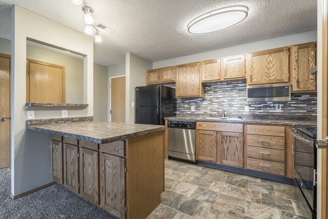 Highland View Apartments in Lincoln, NE - Foto de edificio - Building Photo