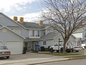 Downs Meadows in Logan, UT - Foto de edificio - Building Photo