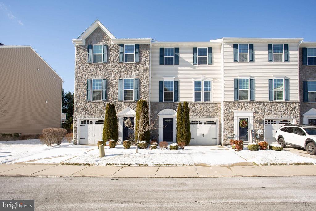 1036 Regency Pl in Washington Township, NJ - Building Photo