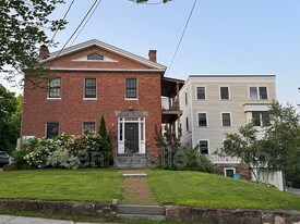323-325-325 College St in Burlington, VT - Building Photo