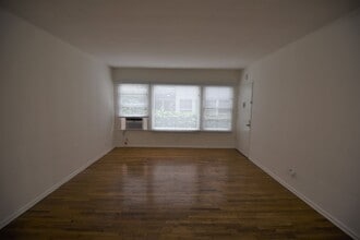 14830 Dickens St in Los Angeles, CA - Building Photo - Building Photo